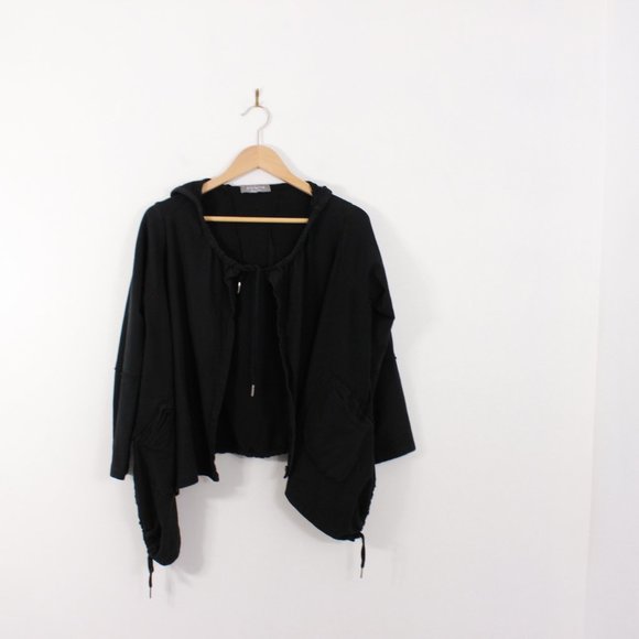 *Pistache Black Cape Sweater - Picture 11 of 11